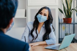 Yield Curve Control with business woman with client wearing mask due to pandemic - Stableford-web