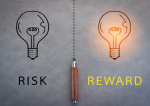 two lightbulbs with risk and reward written underneath